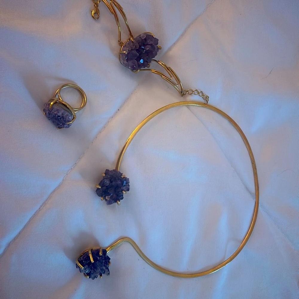 Beautiful Sete necklace, bracelet and ring is stone from Brazil.